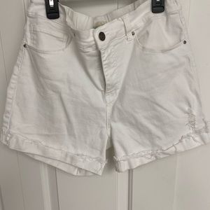 Grace and lace white cuff denim shorts size L